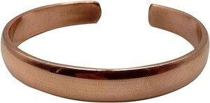 Copper is an increasingly popular alternative medicine for arthritis. Many people choose to wear a copper bracelet to help reduce pain and inflammation Copper is an increasingly popular alternative medicine for arthritis. Many people choose to wear a copper bracelet to help reduce pain and inflammation
