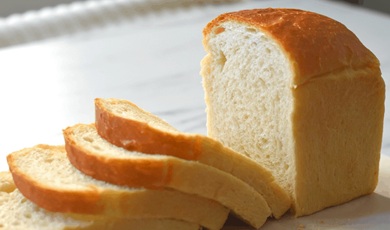 Arthritis food choices: Opt for wholegrain bread rather than white bread to avoid refined carbohydrates