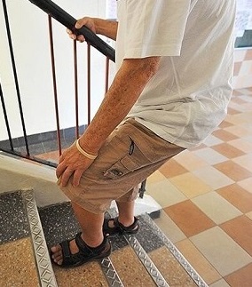 Knee Joint Pain Treatment: How To Do Stairs With Knee Pain