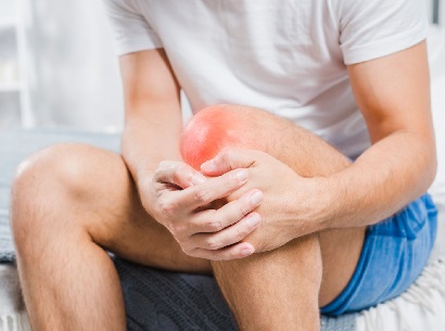 Swelling And Pain Below Knee: Arthritis. Causes, symptoms, diagnosis and treatment of the different types of knee arthritis from knee-pain-explained.com Swelling And Pain Below Knee: Arthritis. Causes, symptoms, diagnosis and treatment of the different types of knee arthritis from knee-pain-explained.com