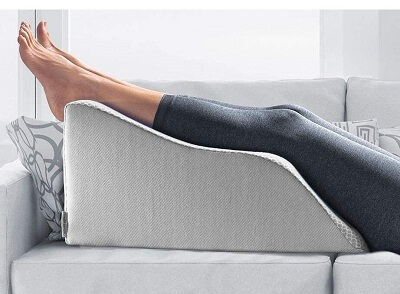 Swollen Knee Treatment At Home: Using elevation to reduce knee swelling Swollen Knee Treatment At Home: Using elevation to reduce knee swelling